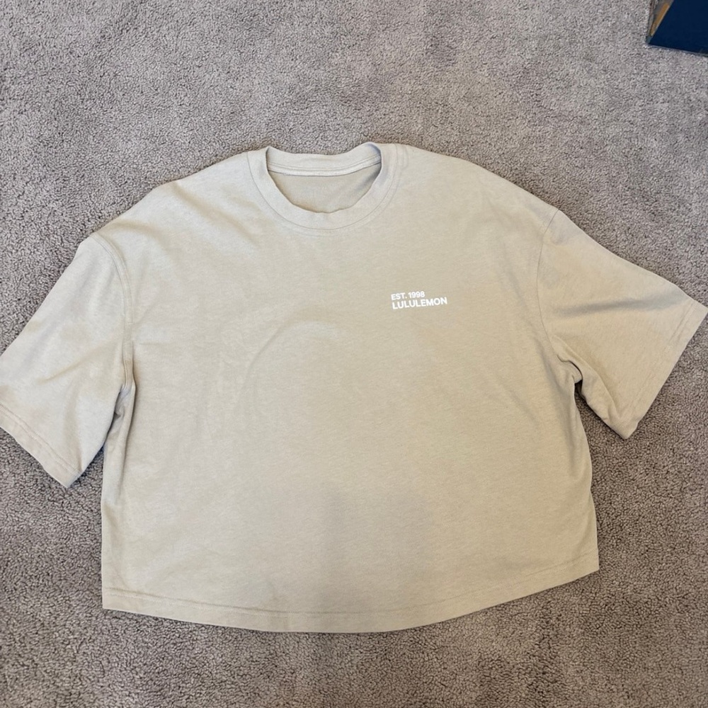 Lululemon brushed heavyweight cotton cropped T-shirt.